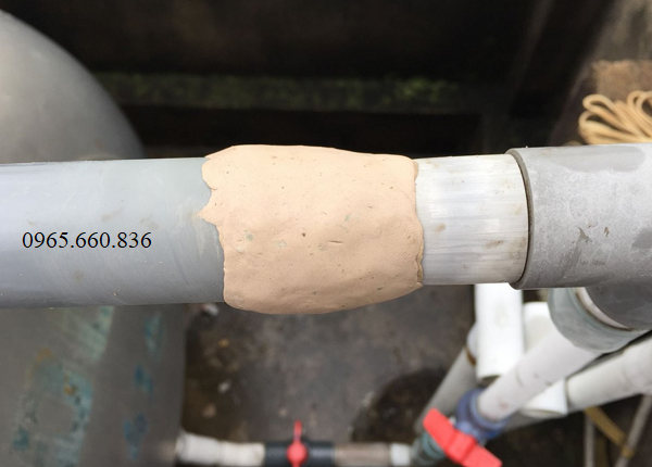 Khắc phục tình trạng rò rỉ nước.