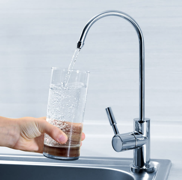 Nước trực tiếp từ máy lọc nước có thực sự an toàn.