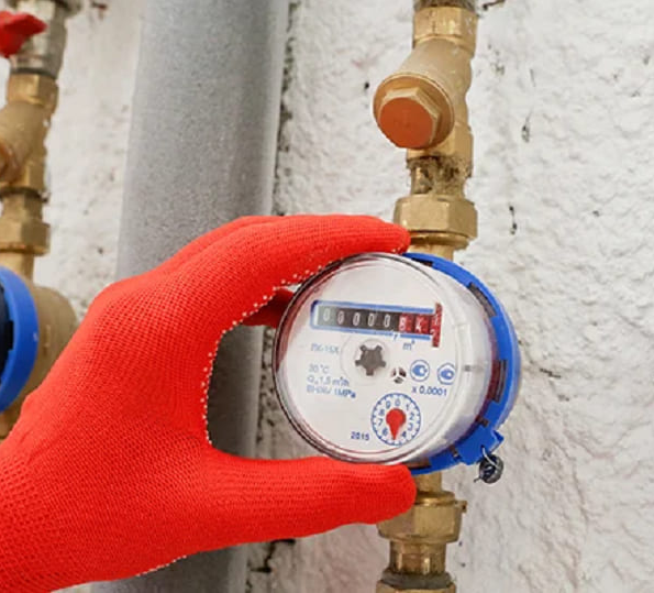 Tiến hành lắp đặt đồng hồ vào trong hệ thống.