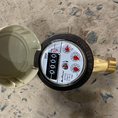 Nguyên nhân và cách xử lý đồng hồ nước bị quay ngược